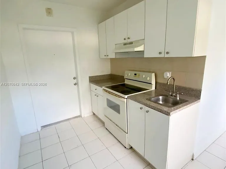 2612 Johnson St #13 — Photo 5