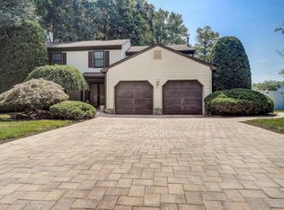 21 Regal Rd, Manalapan, NJ 07726
