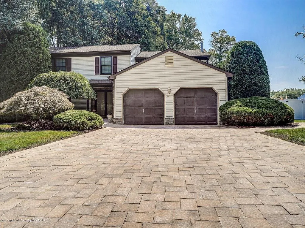 21 Regal Rd photo 1