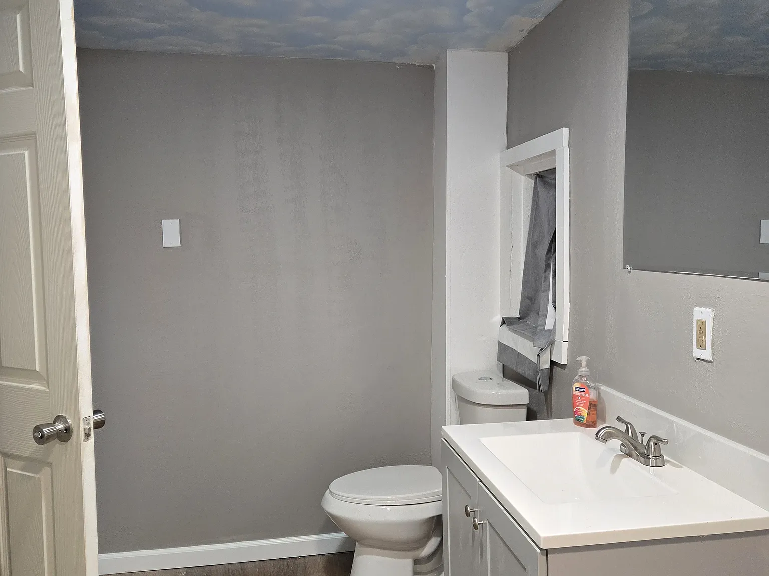 3 bed, 983 sqft, $1,700 — Photo 4