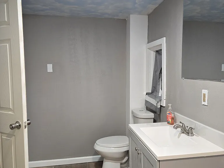 2605 W 18th St — Photo 4