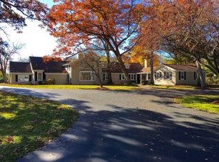 108 Brinker Rd, Barrington, IL 60010