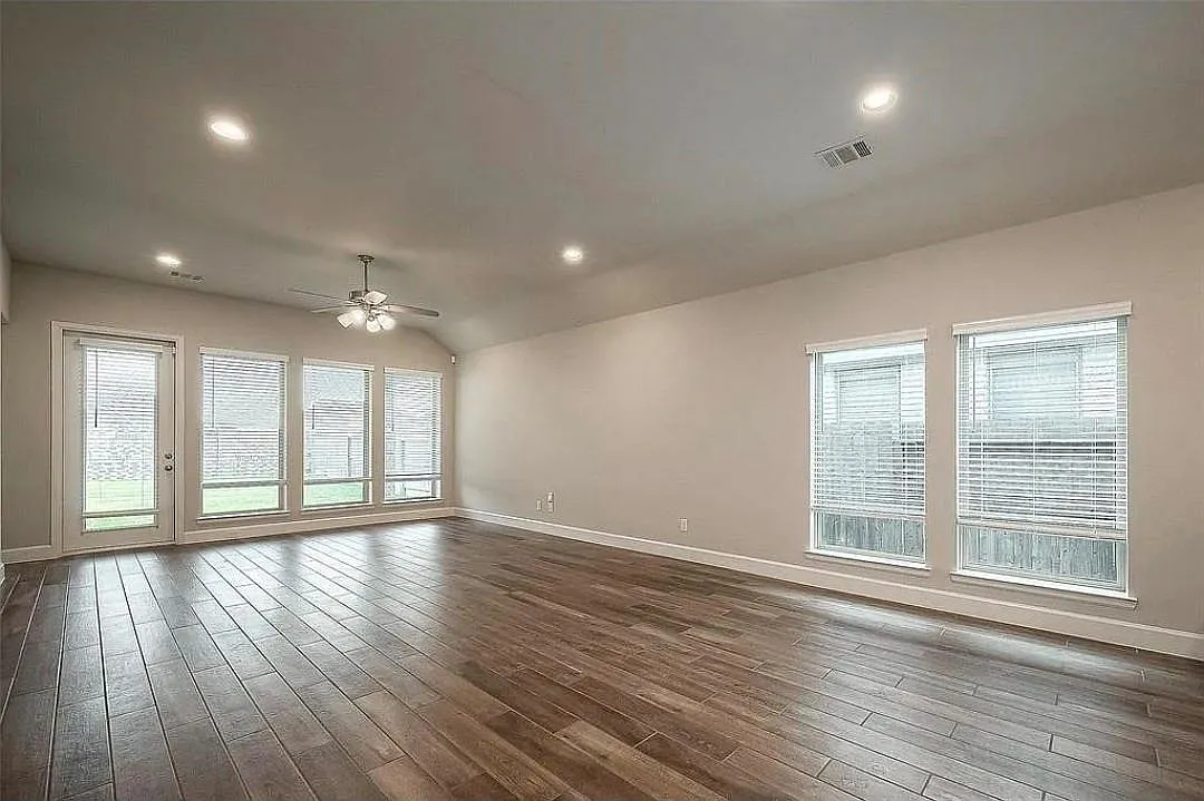 4 bed, 2.0 bath, 2088 sqft, $3,300 — Photo 4