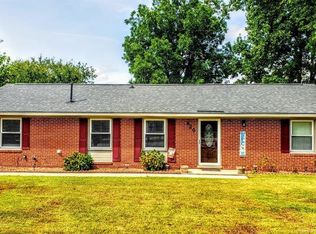 920 Montclair Rd, Fayetteville, NC 28314