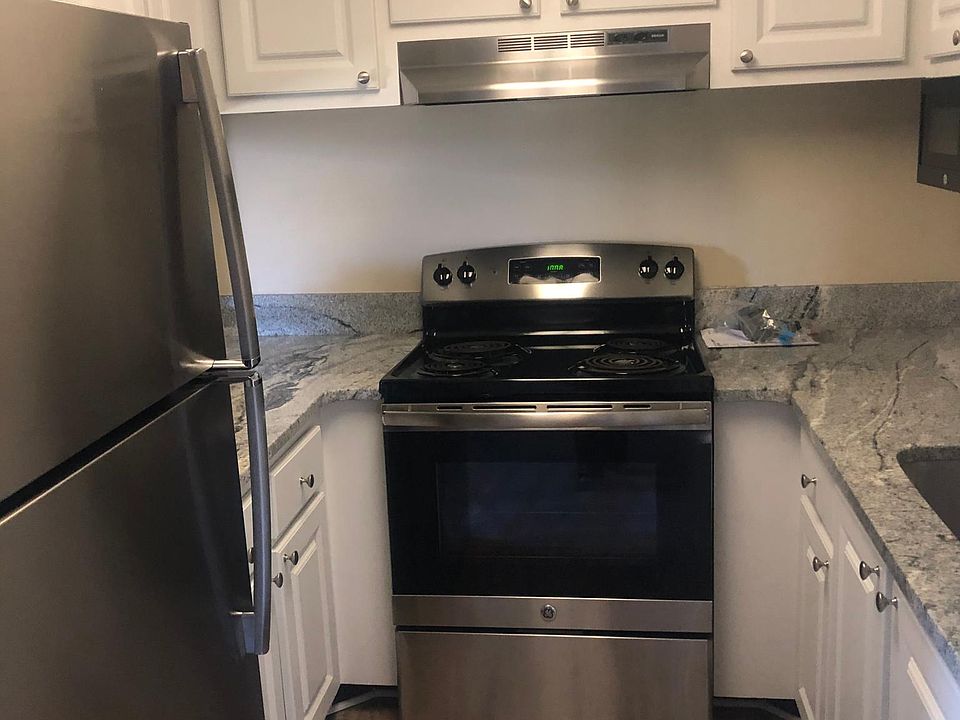 1st image of 420 The Place Ct APT B5