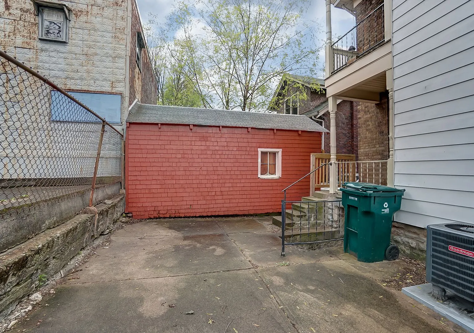 350 Volkert Ave — Photo 3