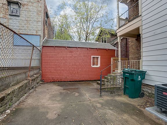 3rd image of 350 Volkert Ave #2