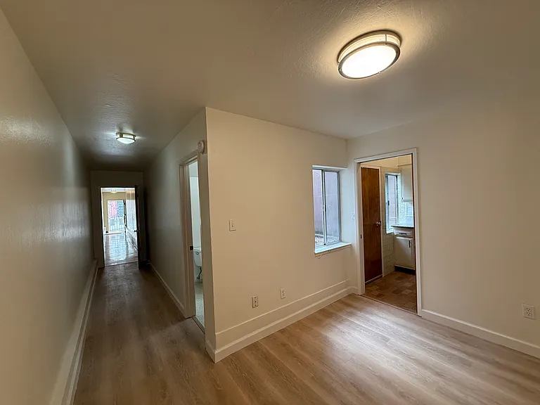 1525 Powell St — Photo 6