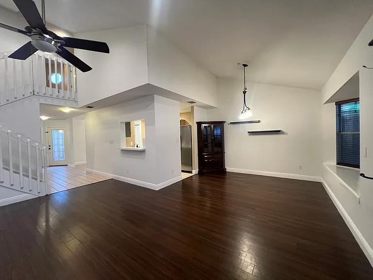 755 Cove Way — Photo 2