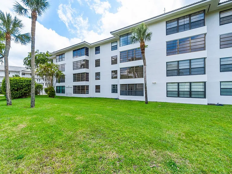 3650 Whitehall Dr #305 — Photo 28