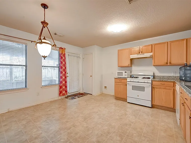 3522 Samuel Adams Ln — Photo 14