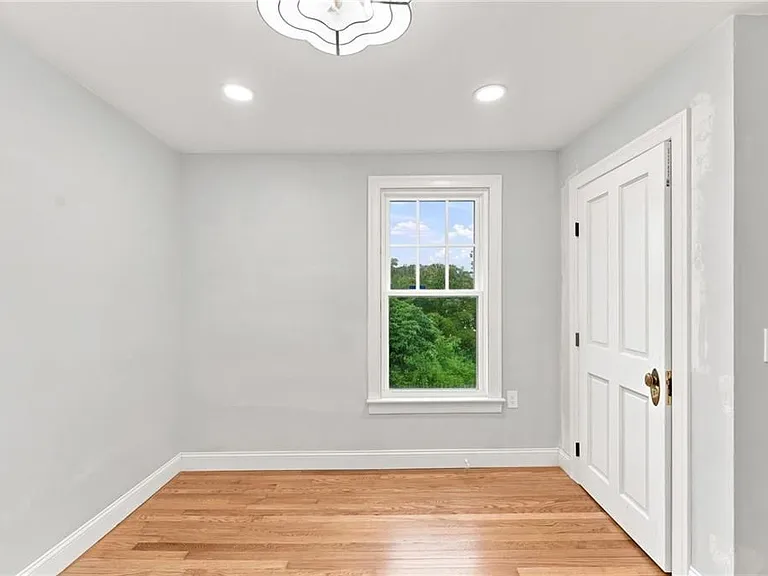 1552 Kingstown Rd — Photo 15