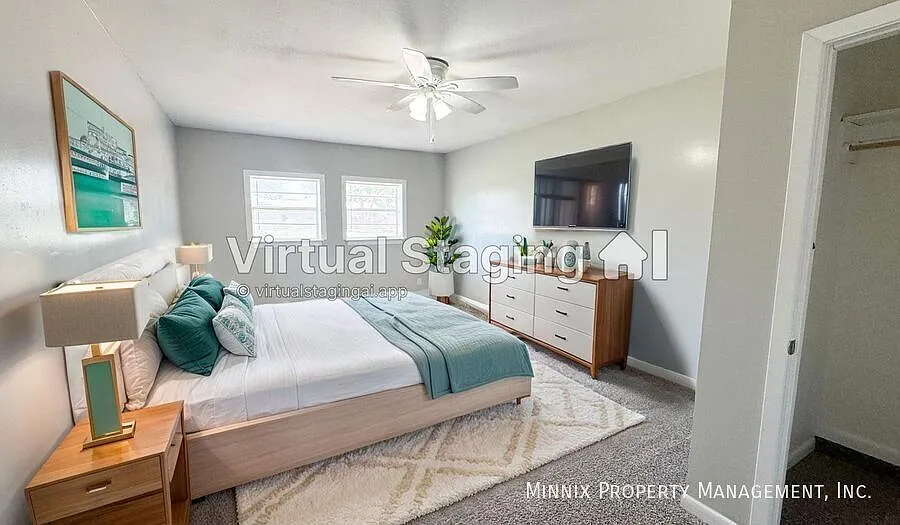 4 bedroom- 4817 45th St. — Photo 3