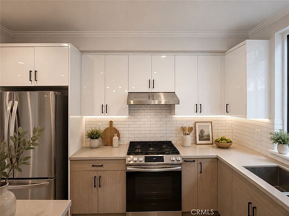 3rd image of 1115 La Cadena Ave #B