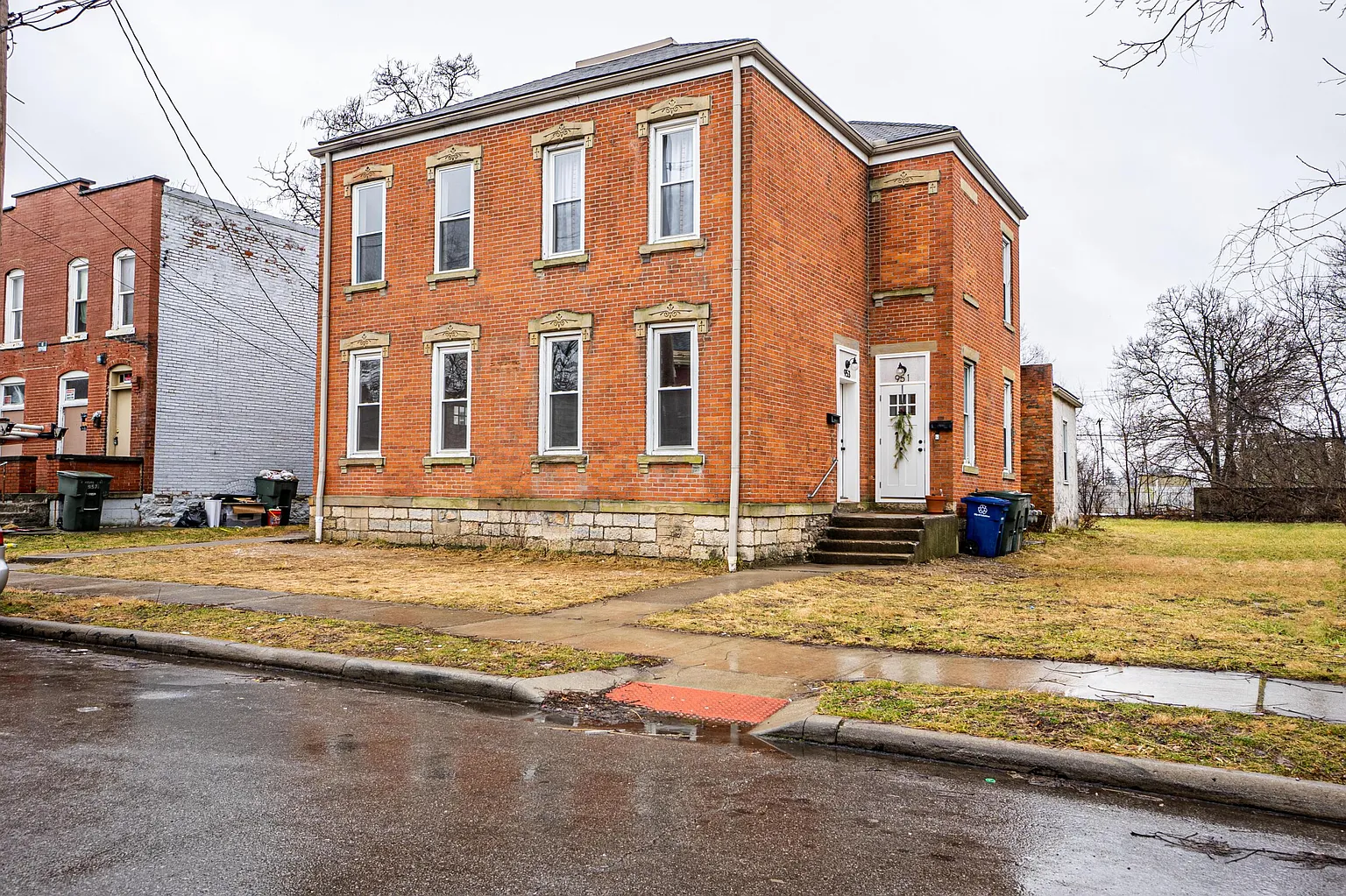 955 E Mound St photo 1