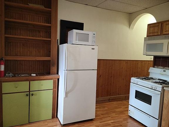 4th image of 14 Pershing Pl APT 1