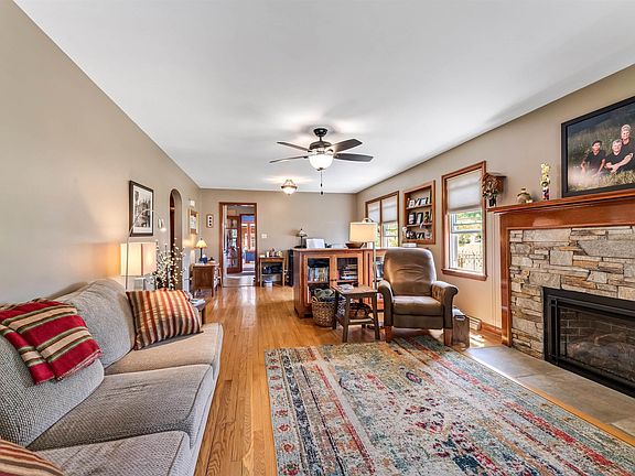 3rd image of 399 Center St
