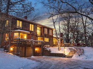 2 Crocus Ln, North Oaks, MN 55127