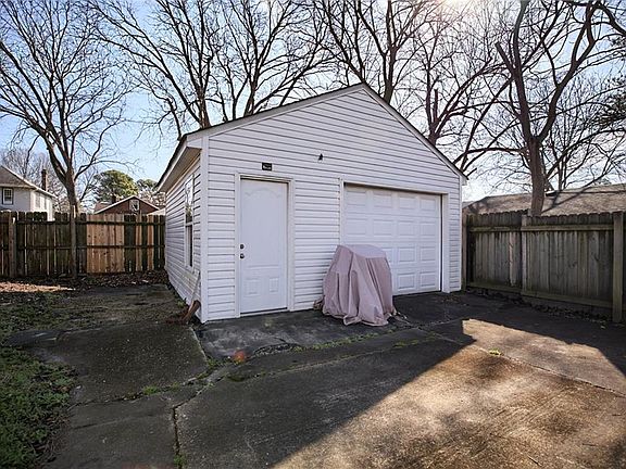 3rd image of 1519 Rodgers St