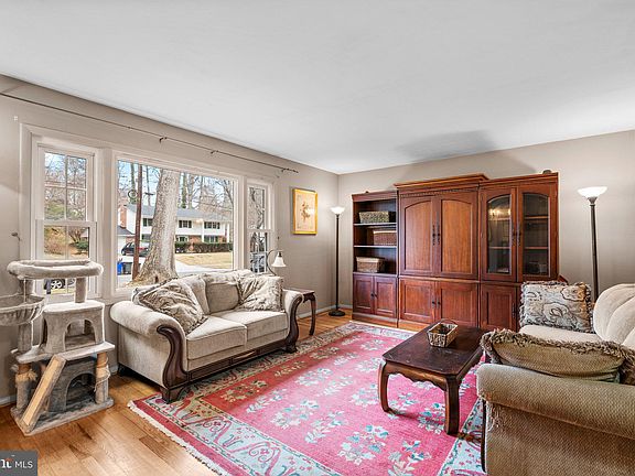 3rd image of 14217 Briarwood Ter