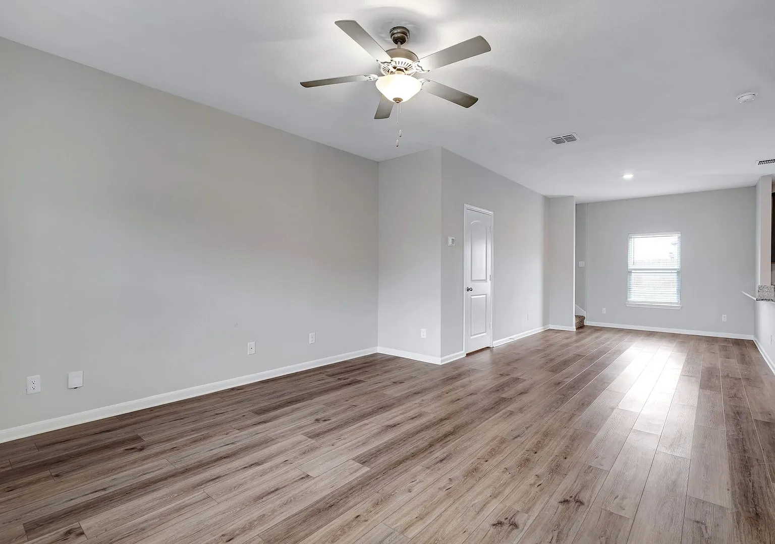 Move-In Special: One Week Free Well-Planned Layout Close To Randolph Afb And 1604 — Photo 4