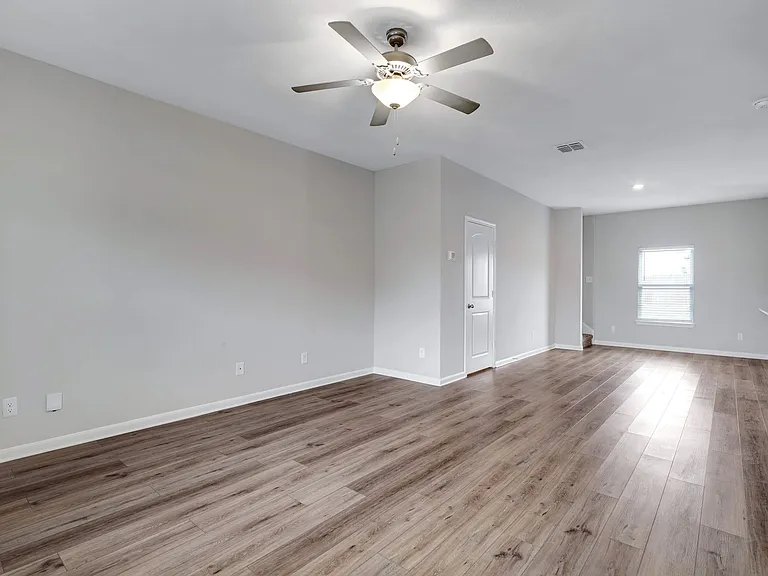 9226 Bennett Frst — Photo 4