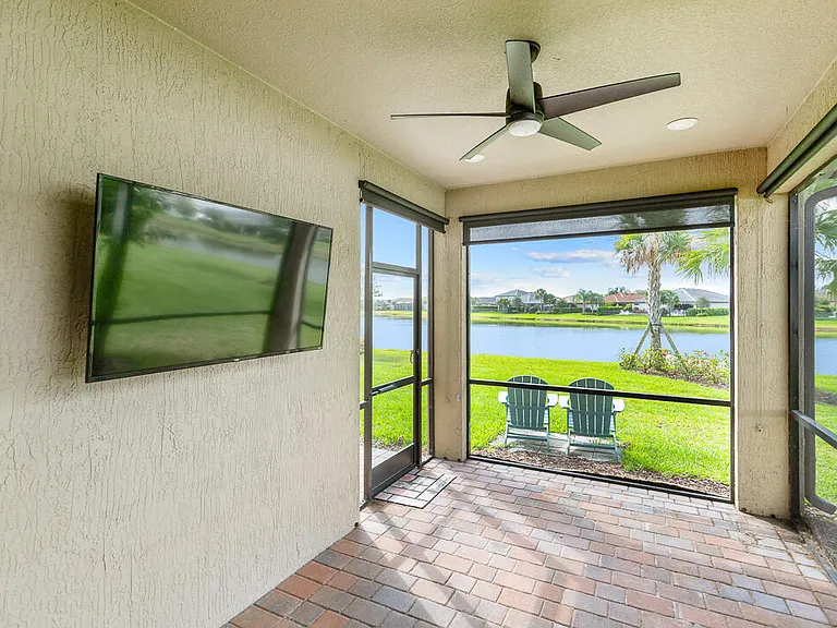 471 SE Vallarta Dr — Photo 5