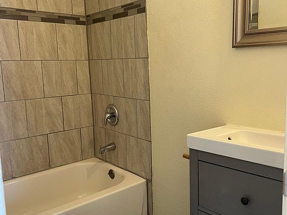 4th image of 842 Texas Ave #3