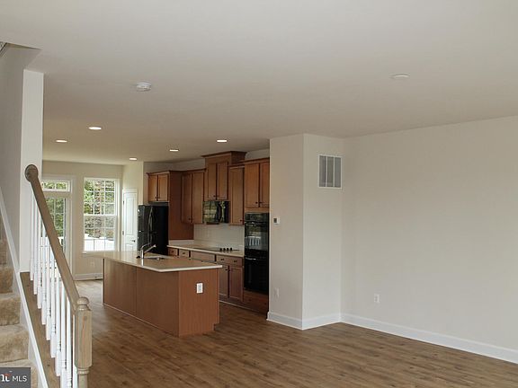 3rd image of 10665 Hinton Way