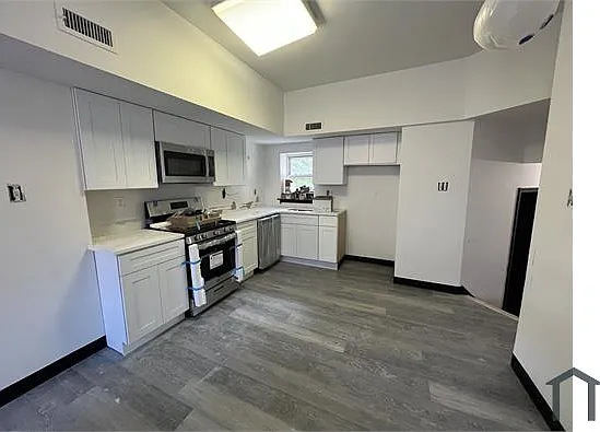 3 bed, 1160 sqft, $1,411 — Photo 3