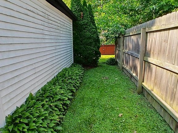 5th image of 193 Robertson St