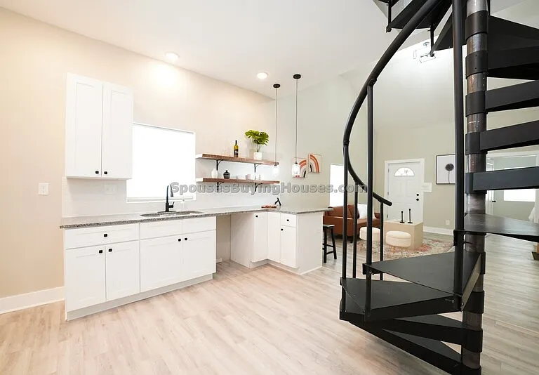 2105 Lexington Ave — Photo 10