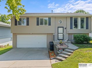 4733 S 81st St, Ralston, NE 68127