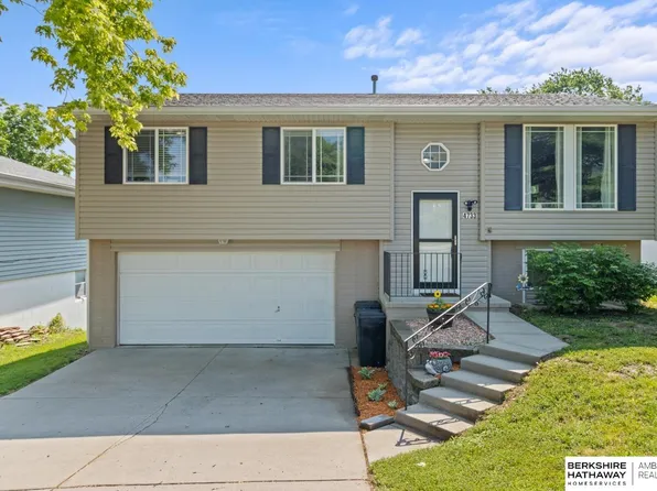 4733 S 81st St, Ralston, NE 68127