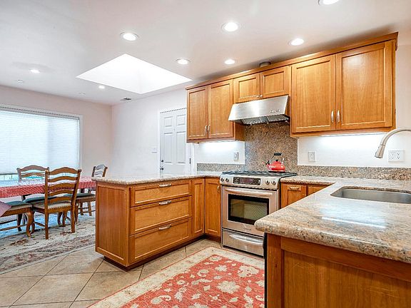4th image of 279 Devon Drive