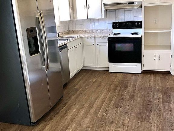 kitchen with 2018 appliances