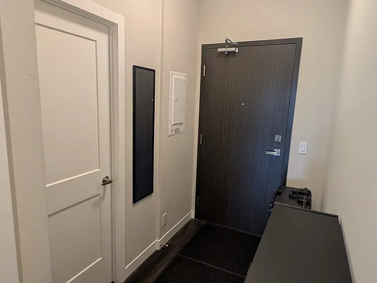 15 Queen St S #706 — Photo 2