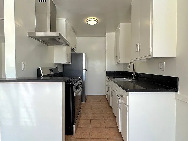1159 N Curson Ave #11 — Photo 5