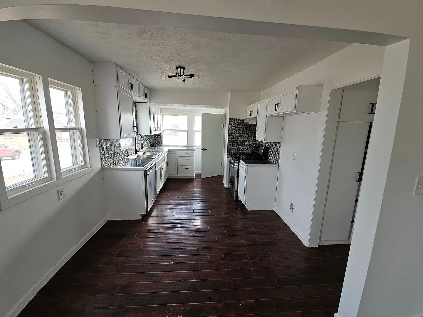 4501 browne st 5 brm 1 bath home. — Photo 4