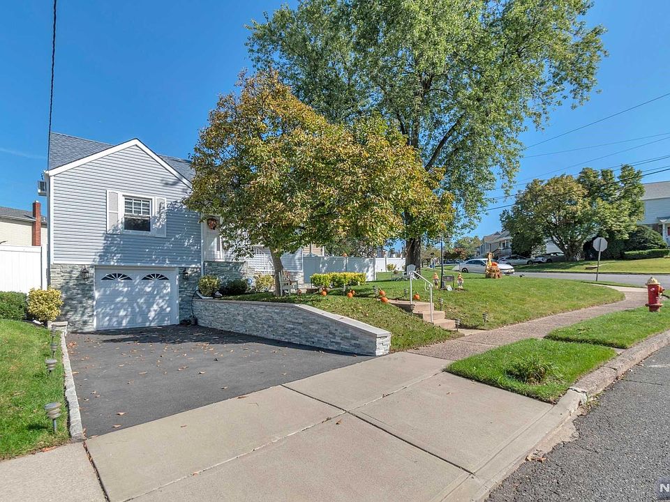 1st image of 66 Birchwood Dr