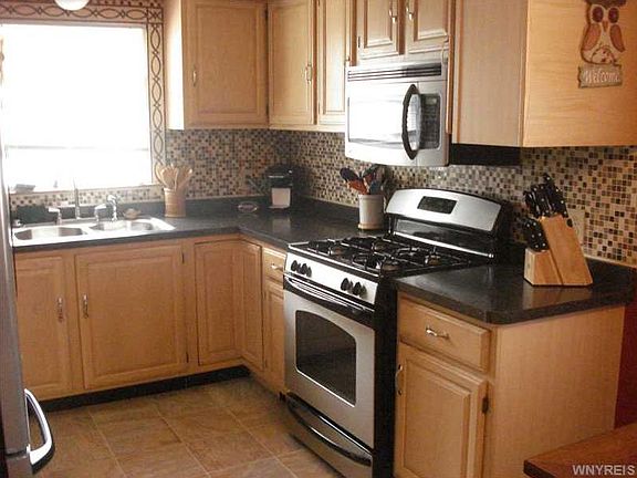 4th image of 176 Wendel Ave