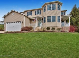 102 Rabbit Run, Clarks Green, PA 18411