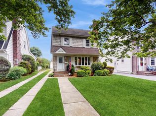 46 Cambridge Ave, Garden City, NY 11530