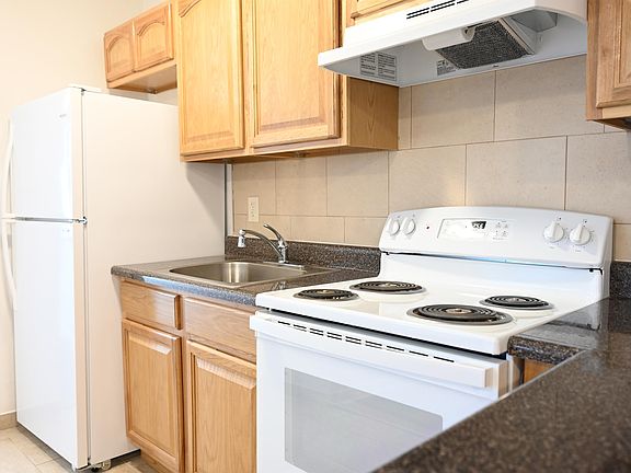 4th image of 140 Washington St APT C8