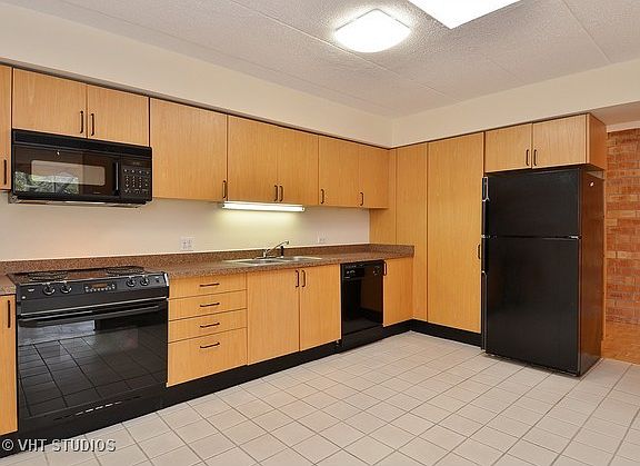 4th image of 630 Vernon Ave APT 3
