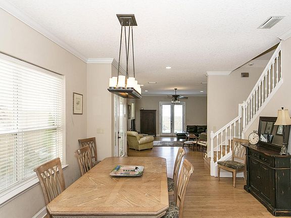 5th image of 405 12th Ave S