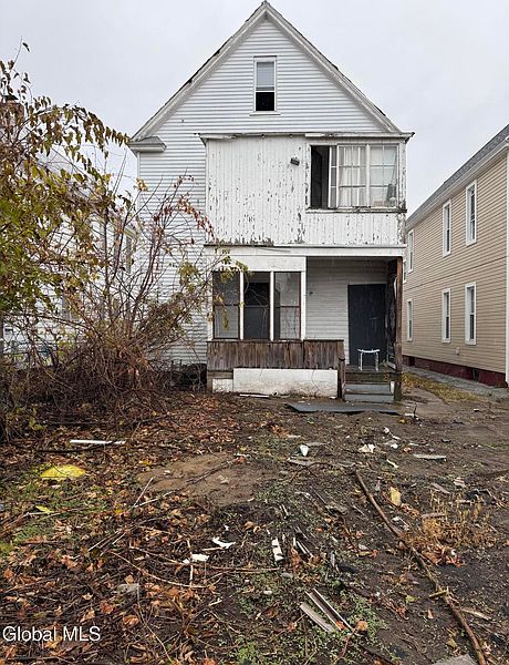 3rd image of 942 Emmett Street