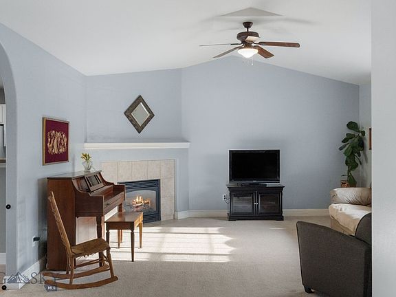4th image of 60 Clinton Ln