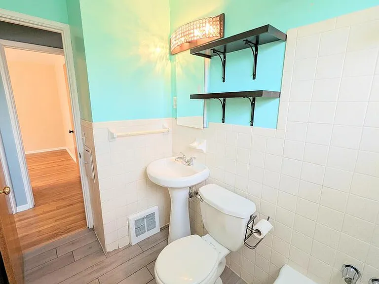 3113 Silverdale Ave — Photo 8