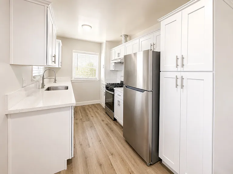 2015 Pine Ave #1 — Photo 6